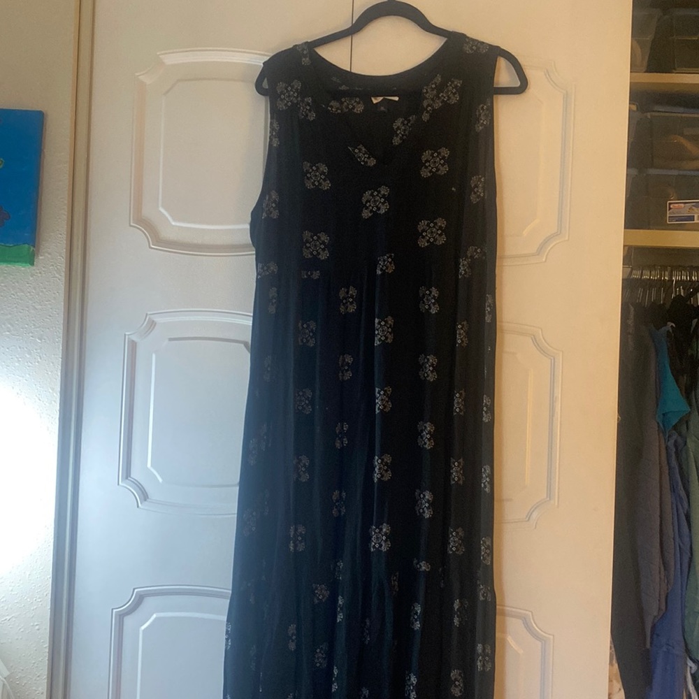 Light weight Flowey black maxi dress